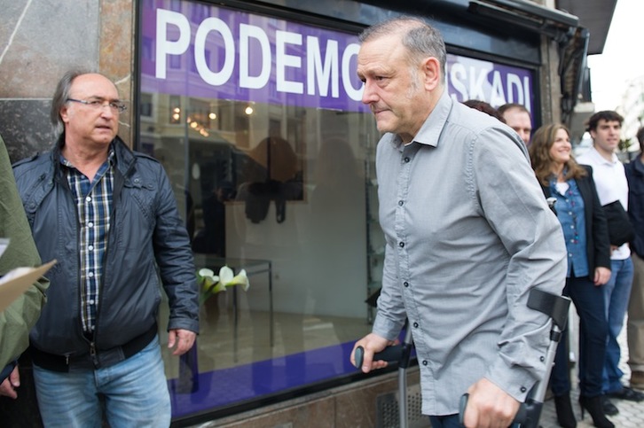 Roberto Uriarte, en la sede de Podemos en la CAV. (Juan Carlos RUIZ / ARGAZKI PRESS)