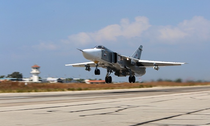 Un bombardero Sukhoi Su-24, como el que ha derribado Turquía. (Alexander KOTS/AFP)