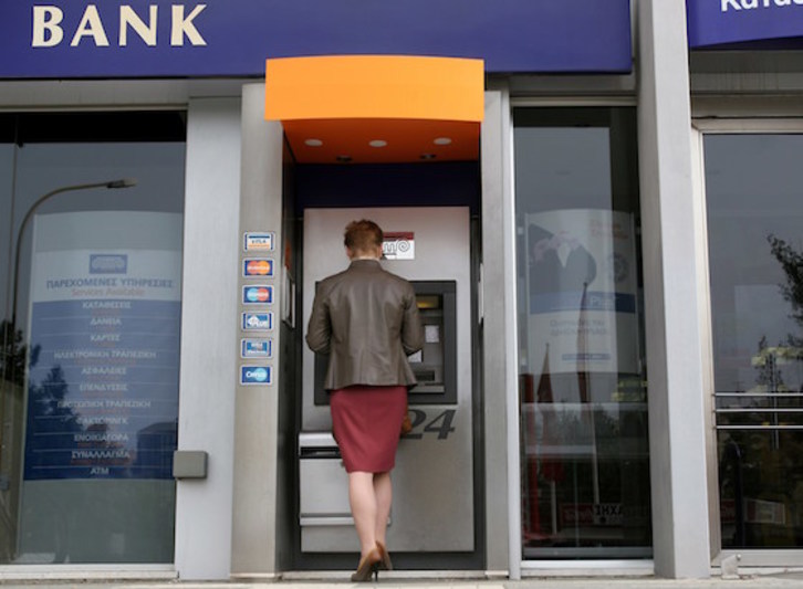 La quita de depósitos de los bancos de Chipre se debatirá tras la reunión del Eurogrupo. (Hasan MROUE / AFP)