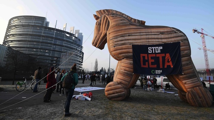 Troyako zalditzat jo du te CETA akordioa. (Frederick FLORIN / AFP)