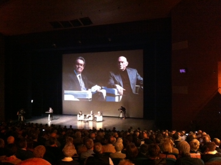 Artur Mas e Ibarretxe, durante la conferencia celebrada en el Kursaal. (NAIZ)
