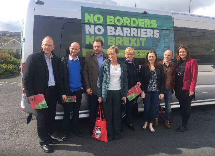 GUE/NGL taldea South Armaghen. "No Borders, No Barriers, No Brexit" ekimena abian da. (@Josu_Juaristi)