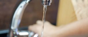 El Consorcio de Aguas de Bizkaia deja sin agua a familias con pocos recursos