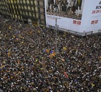 La Taula per la Democràcia celebra el éxito de la «aturada» en un multitudinario acto en Barcelona