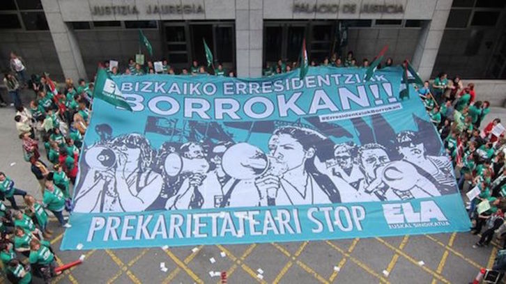 Las trabajadoras de las residencias de Bizkaia llevan dos años movilizándose