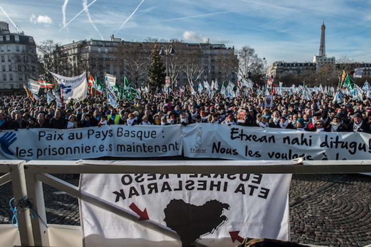 Manifestaldia Vauban plazan, Parisen. © Marisol RAMIREZ