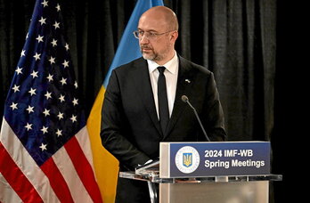 Denys Shmyhal, primer ministro ucraniano, hablando en una rueda de prensa en la sede del Banco Mundial en Washington DC.