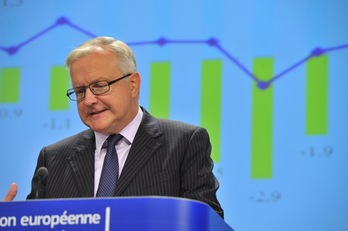 Olli Rehn Europako Gai Ekonomikoetarako komisarioa, gaur egin duen agerraldian. (Georges GOBET/AFP)