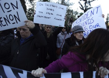 Bancarios chipriotas han encabezado la protesta en Nicosia. (Patrick BAZ/AFP)