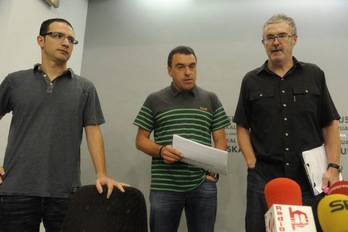 ‘Txiki’ Muñoz, a la derecha, con otros dirigentes de ELA en Bilbo. (ARGAZKI PRESS)