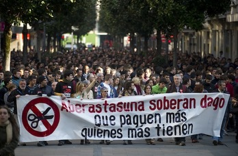 Manifestación en Gasteiz durante la huelga general del 29 de marzo de 2012. (Raul BOGAJO/ARGAZKI PRESS)