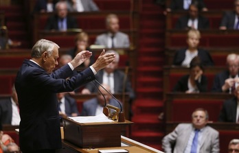 El primer ministro francés, Jean-Marc Ayrault, durante su intervención en la Cámara. (Patrick KOVARIC / AFP PHOTO)