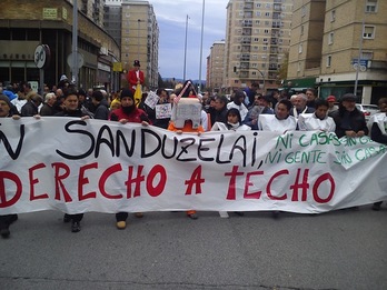 Manifestación en el barrio de Sanduzelai. (Naiz.info)