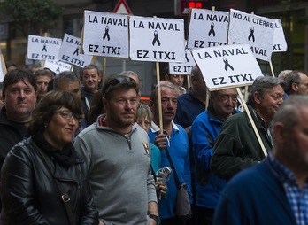 Manifestación contra el cierre de La Naval, el pasado abril en Portugalete. (Luis JAUREGIALTZO / ARGAZKI PRESS)