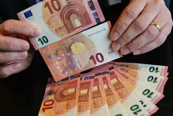 Nuevos billetes de diez euros. (Arne DEDERT/AFP PHOTO)