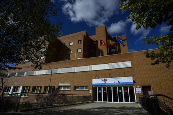 Hospital Carlos III de Madrid, donde se encuentra ingresada la enfermera infectada por el ébola. (Dani POZO/AFP)