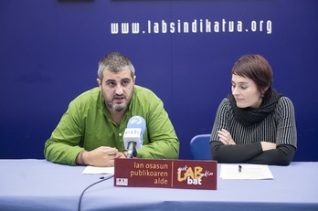 Comparecencia de Ibon Zubiela y Garbiñe Aranburu, de LAB. (Marisol RAMÍREZ / ARGAZKI PRESS)