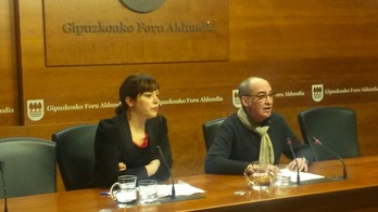 Larraitz Ugarte y Martin Garitano, durante la comparecencia de este miércoles. (gipuzkoaberri.com)