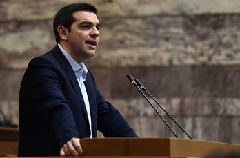 Alexis Tsipras, durante su intervención en el Parlamento griego. (Aris MESSINIS/AFP)