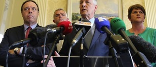 “El proceso de paz irlandés avanza a base de crísis”
