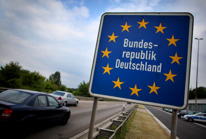 Cartel de entrada a Alemania. (AFP)