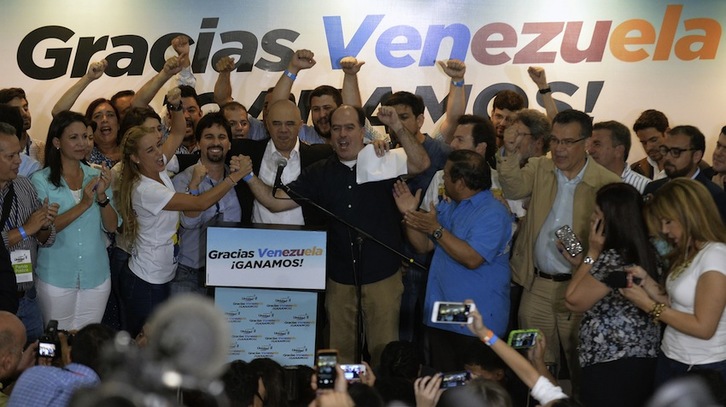 Los principales líderes de la alianza opositora celebran los resultados electorales en Venezuela. (Luis ROBAYO/AFP) 