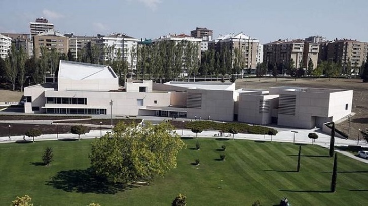 Mueo de la Universidad de Navarra del Opus dei en Iruñea.