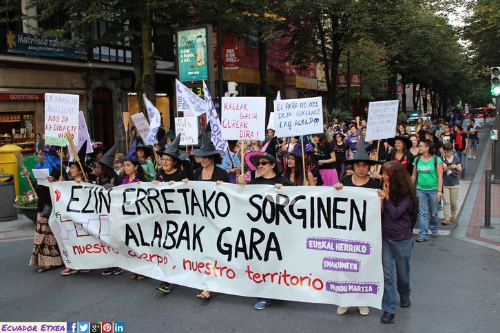 Euskal Herriko Emakumeen Mundu martxak egindako protesta.