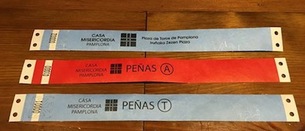 Pulseras para acceder a las zonas de peñas en la plaza de toros