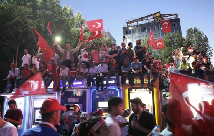 Movilización de apoyo a Erdogan en Ankara. (ADEM ALTAN  / AFP)