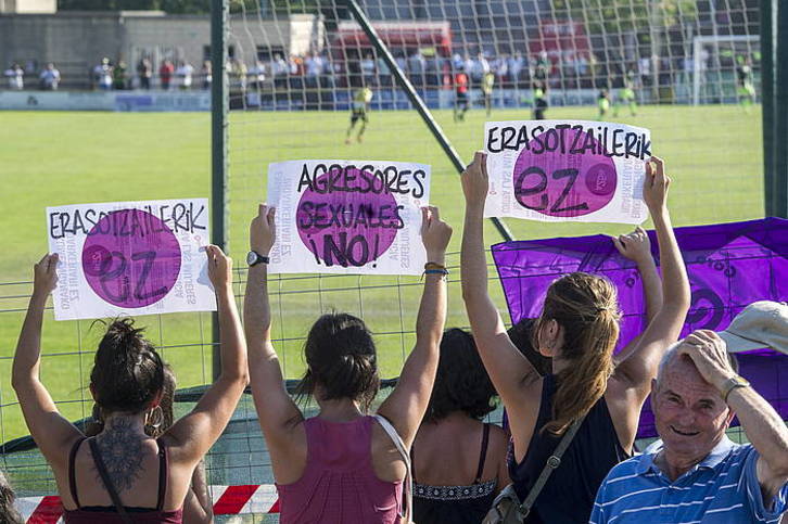 La Florida zelaian egin zuten protesta, igandean. (Marisol Ramirez / Argazki Press)