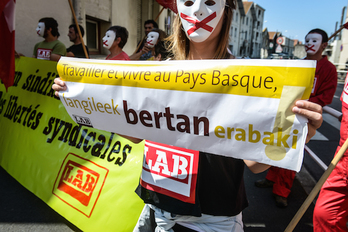Mobilizazioa isilean egin du LAB sindikatuak. ©Isabelle Miquelestorena
