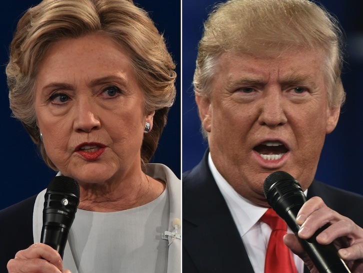 Clinton y Trump, en uno de los debates. (Paul J. RICHARDS/AFP)