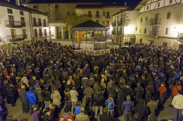 La plaza de Altsasu llena en solidaridad con los jóvenes imputados (Juanan RUIZ/ARGAZKI PRESS)