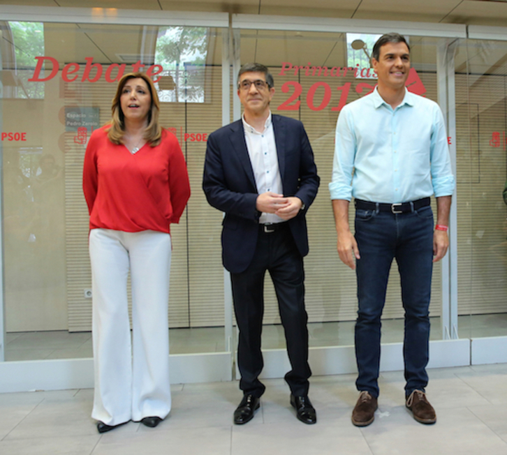 Susana Díaz, Patxi López y Pedro Sánchez, antes de arrancar el debate. (J.DANAE / ARGAZKI PRESS)