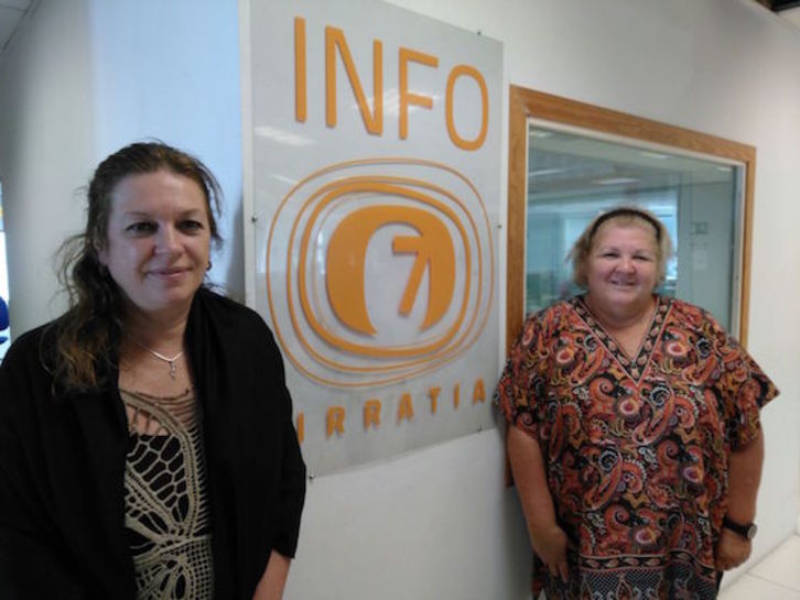 Visita de Claudia Camba y Aleida Guevara a los estudios de Info7 Irratia.