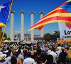 Miles de personas respaldan en Barcelona la convocatoria del referéndum