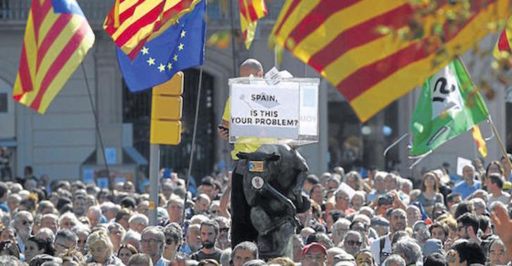 Una imagen de las multitudinarias moiliuzaciones de ayer en Barcelona