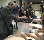 Seguimiento especial de la jornada del Referendum, con conexiones horarias y dos programas especiales