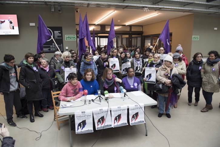 Representantes del movimietno feminista de Euskal Herria, el 2 de febrero en Donostia. (Juan Carlos RUIZ/ARGAZKI PRESS)