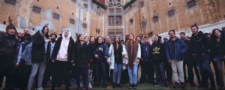 El videoclip fué grabado en la antigua cárcel de La Modelo de Barcelona.