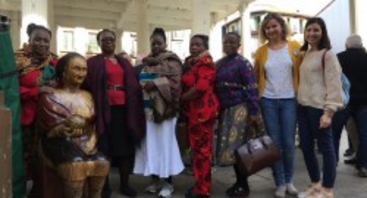 Tanzaniako emakumeak bertako nekazarien lana ezagutzen