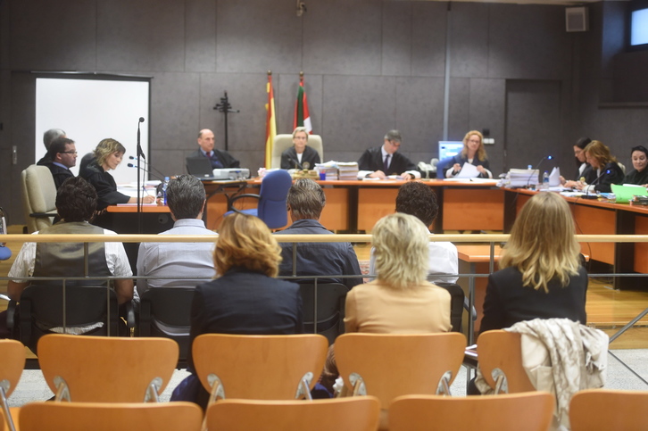 Primera sesión del juicio contra seis ertzainas por la muerte de Iñigo Cabacas. (FOKU)