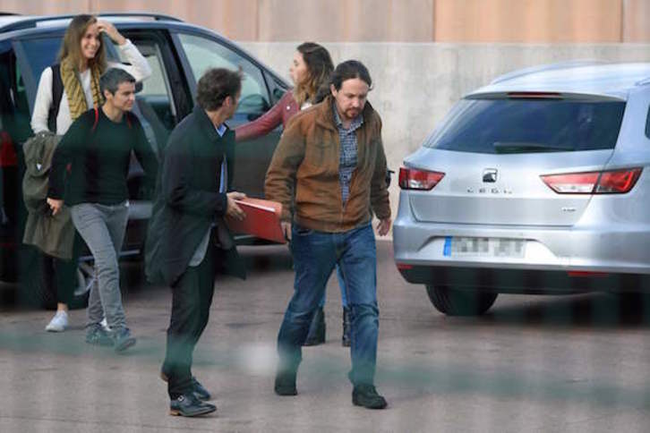 Iglesias, antes de la visita en prisión a Oriol Junqueras. (Lluis GENE/AFP)