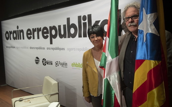 Maddalen Iriarte (EH Bildu) y Joan Tardá (ERC), esta tarde en Donostia. (Jon URBE | FOKU)