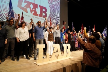 Participantes en el acto de conmemoración del 50 aniversario de LAB han entonado Hautsi Katuak, Internacional y Eusko Gudariak.
