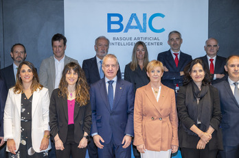 Urkullu y Tapia, con responsables y participantes en este congreso de BAIC.